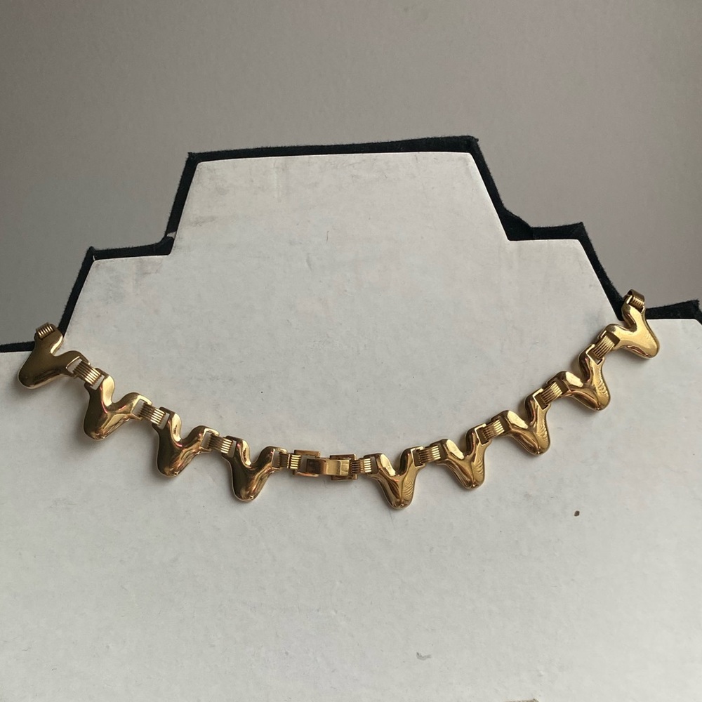 Elegant Gold Fashion Necklace - Picture 2 of 2